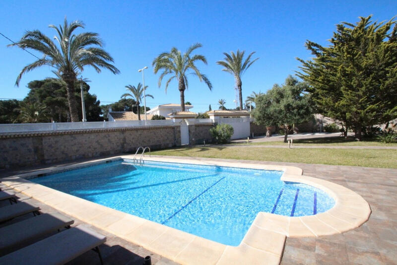 5 Schlafzimmer Villa zu verkaufen in Cabo Roig, Alicante