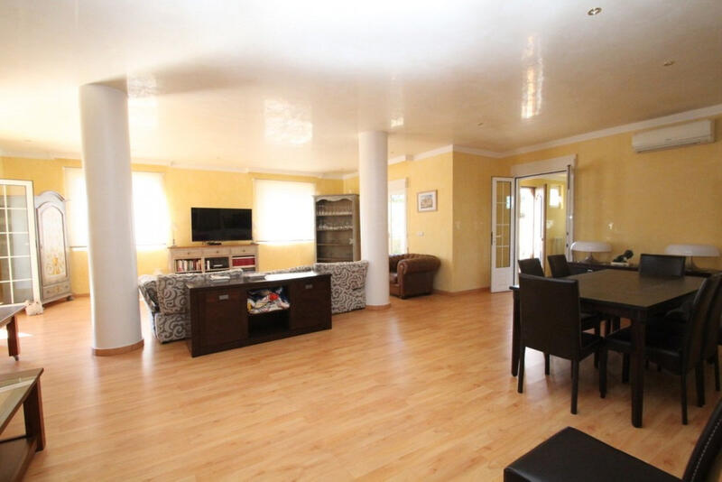 5 Schlafzimmer Villa zu verkaufen in Cabo Roig, Alicante