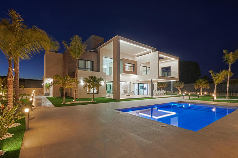 7 bedroom Villa for sale