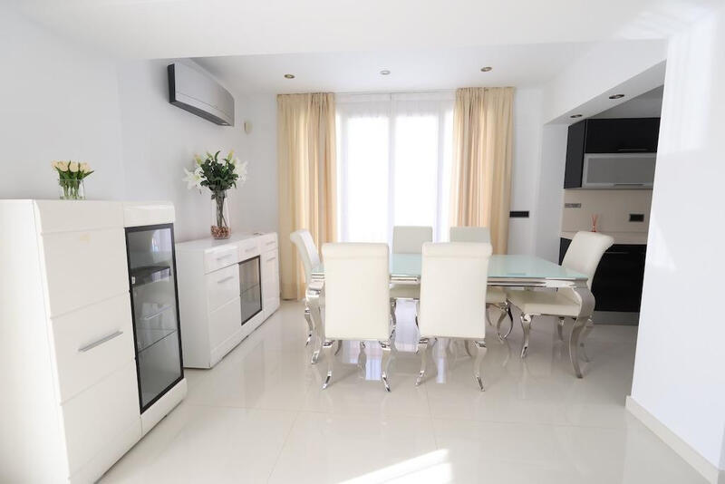 4 slaapkamer Villa Te koop in Cabo Roig, Alicante