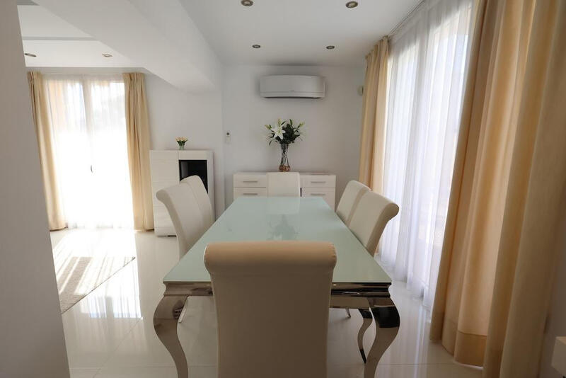 4 Schlafzimmer Villa zu verkaufen