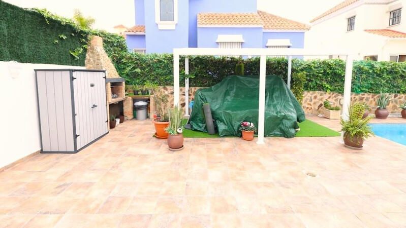4 Cuarto Villa en venta