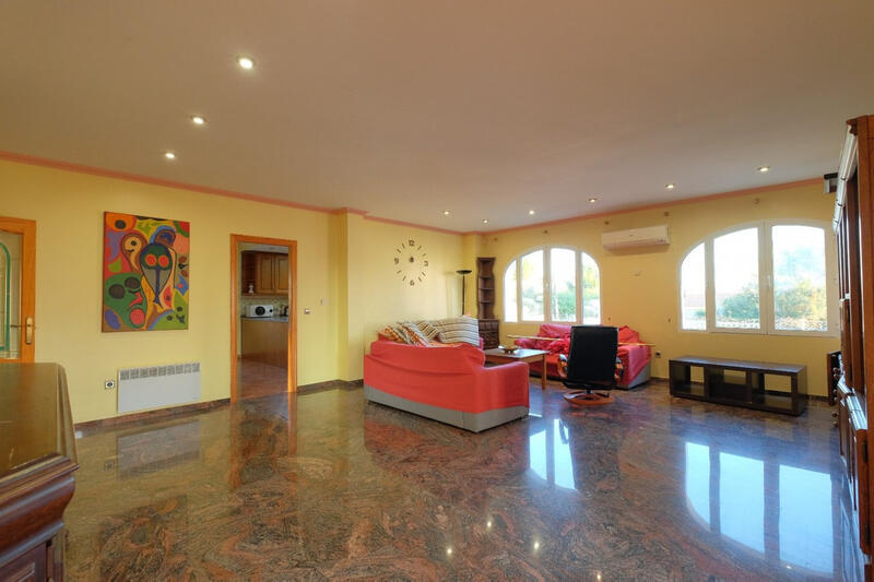 9 Cuarto Villa en venta