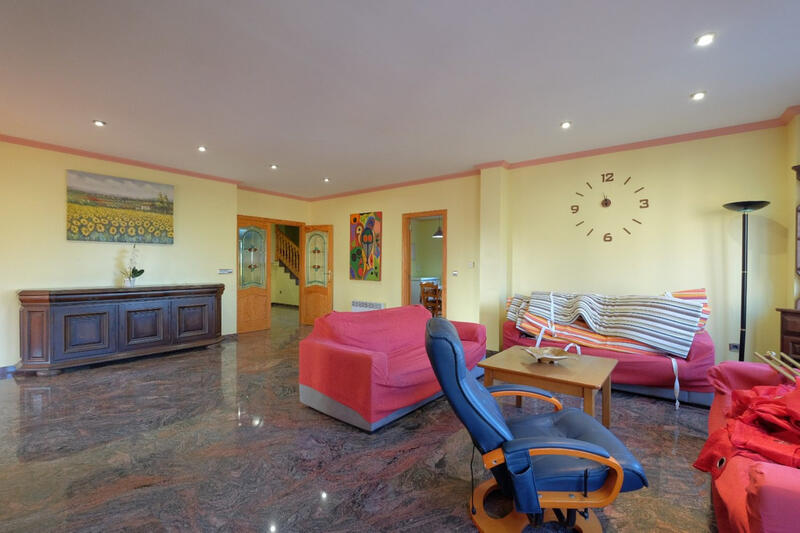 9 Cuarto Villa en venta