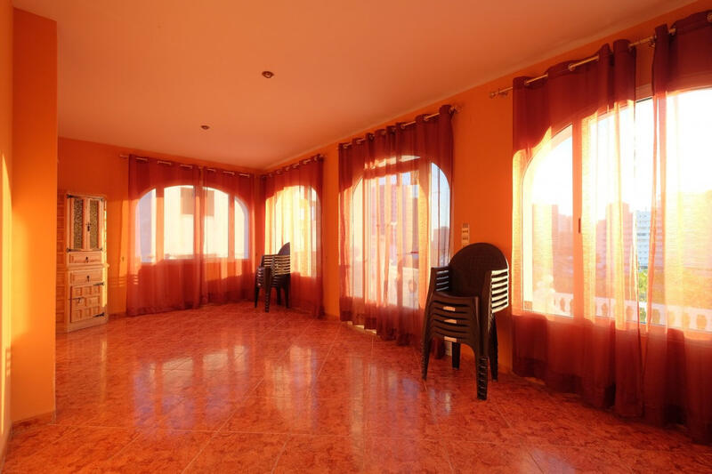 9 Cuarto Villa en venta