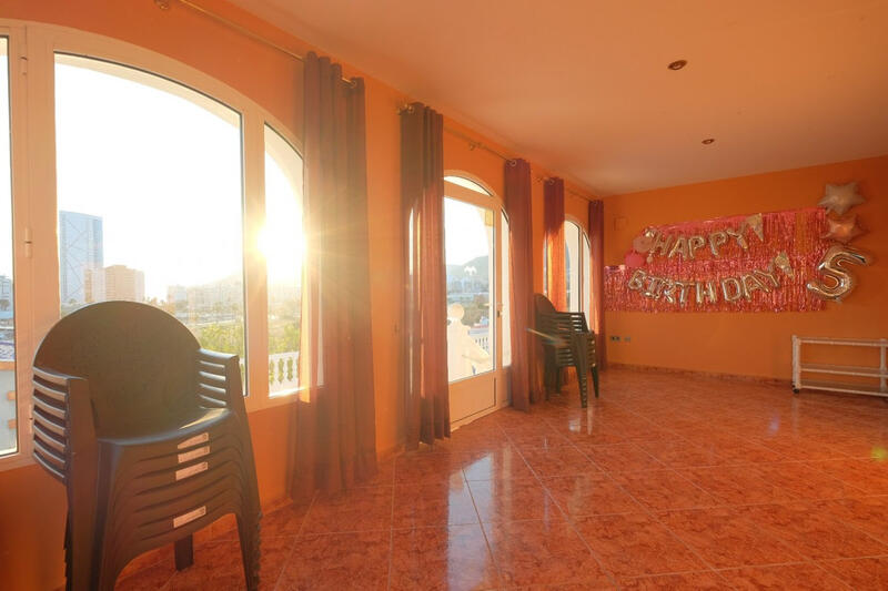9 Cuarto Villa en venta