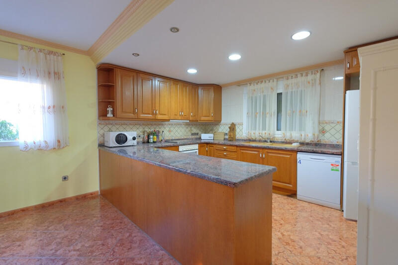 9 Cuarto Villa en venta