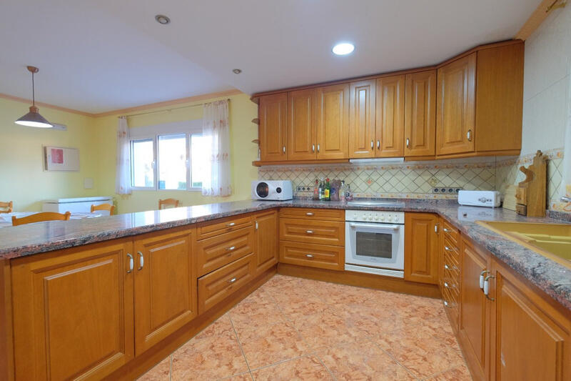 9 Cuarto Villa en venta