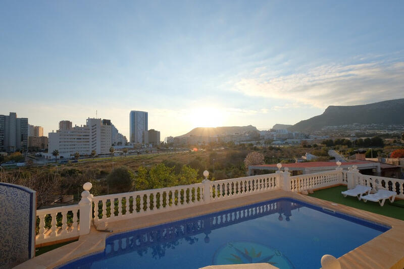 9 Cuarto Villa en venta