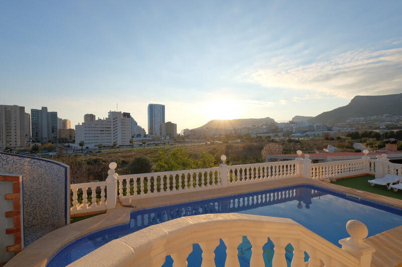 9 Cuarto Villa en venta