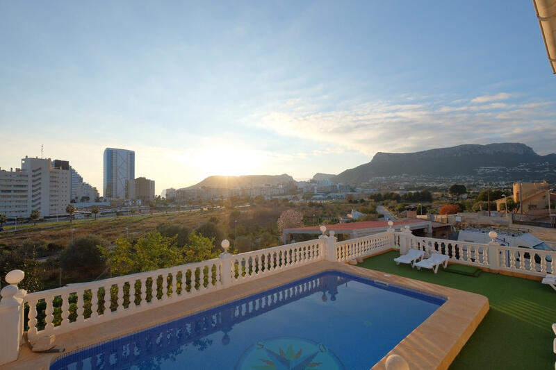 9 Cuarto Villa en venta