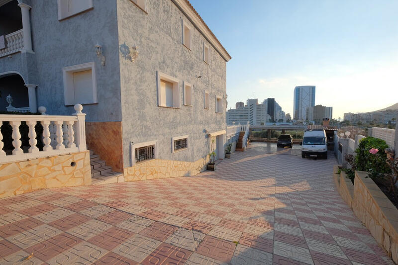 9 Cuarto Villa en venta