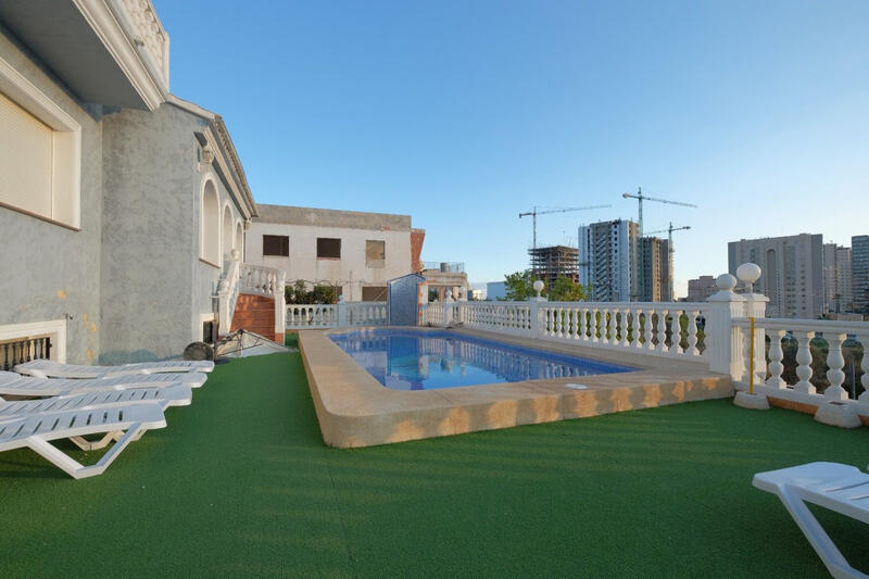 9 Cuarto Villa en venta