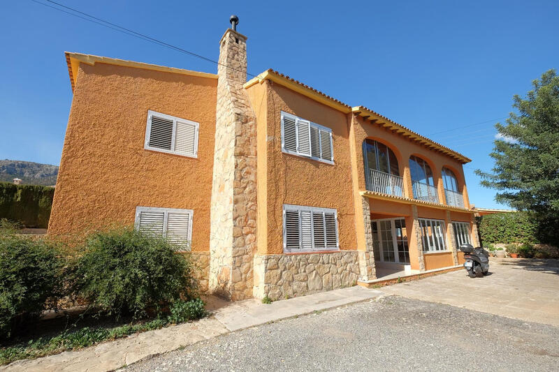 9 soveværelse Villa til salg i Calpe, Alicante