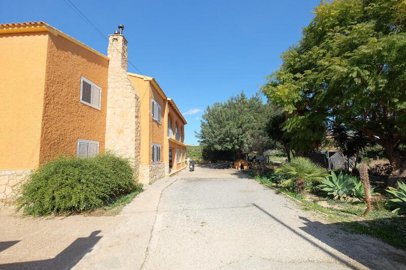 9 soveværelse Villa til salg i Calpe, Alicante