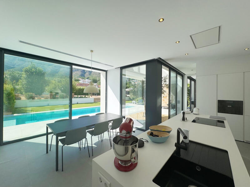 4 soveværelse Villa til salg i Denia, Alicante