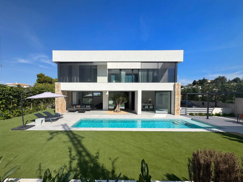 4 soveværelse Villa til salg i Denia, Alicante
