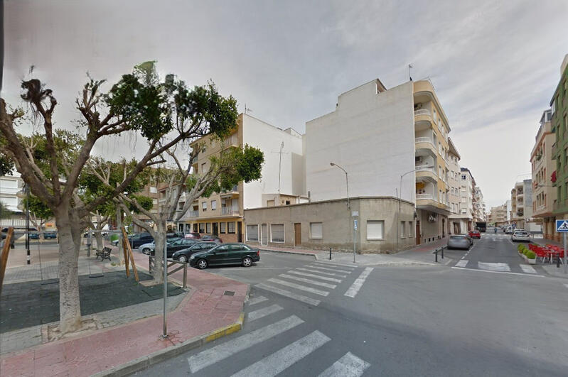 4 slaapkamer Gezinswoning Te koop in Guardamar del Segura, Alicante