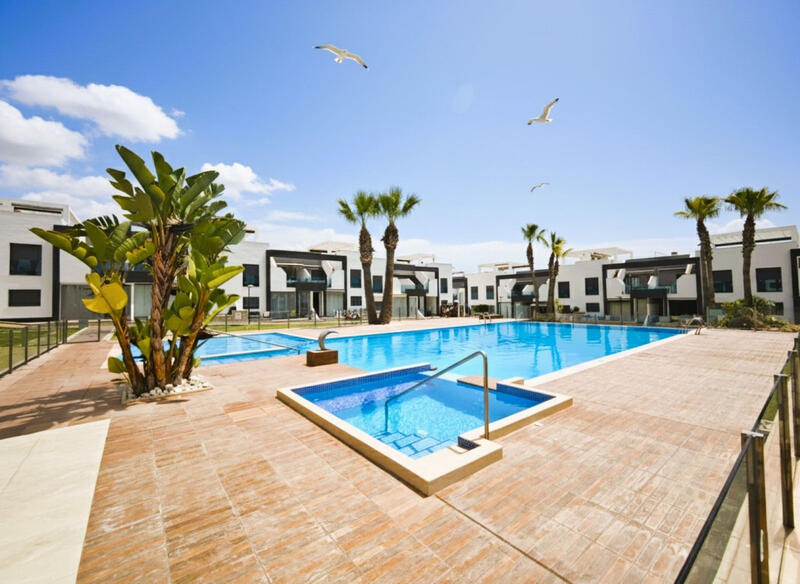 квартира продается в La Zenia, Alicante