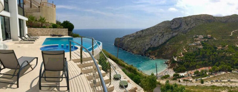 Villa till salu i Javea, Alicante