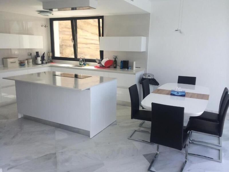 4 Cuarto Villa en venta