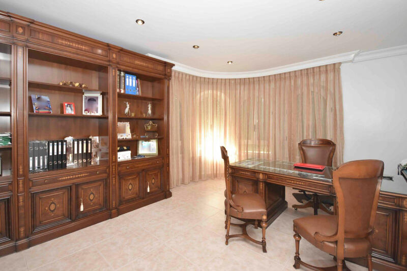 7 bedroom Villa for sale
