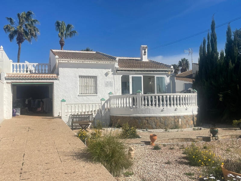 Villa til salg i Torrevieja, Alicante