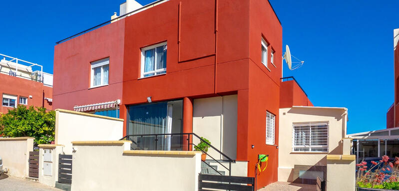 3 спальная комната городская тюрьма продается в Villamartin, Alicante