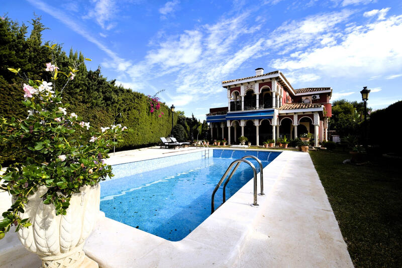 9 Cuarto Villa en venta
