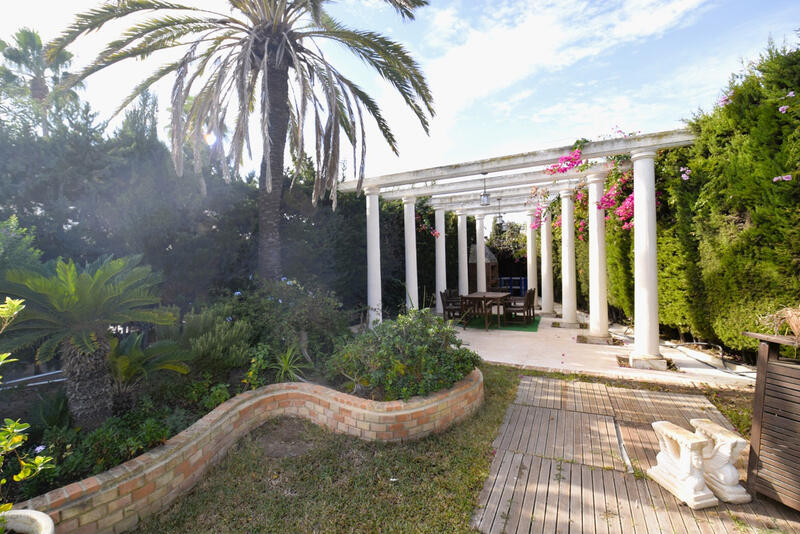 9 Cuarto Villa en venta