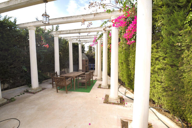 9 Cuarto Villa en venta