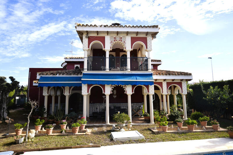 9 Cuarto Villa en venta