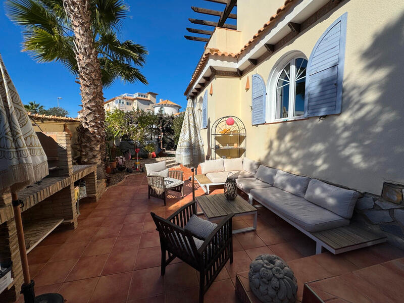 5 slaapkamer Villa Te koop in La Zenia, Alicante