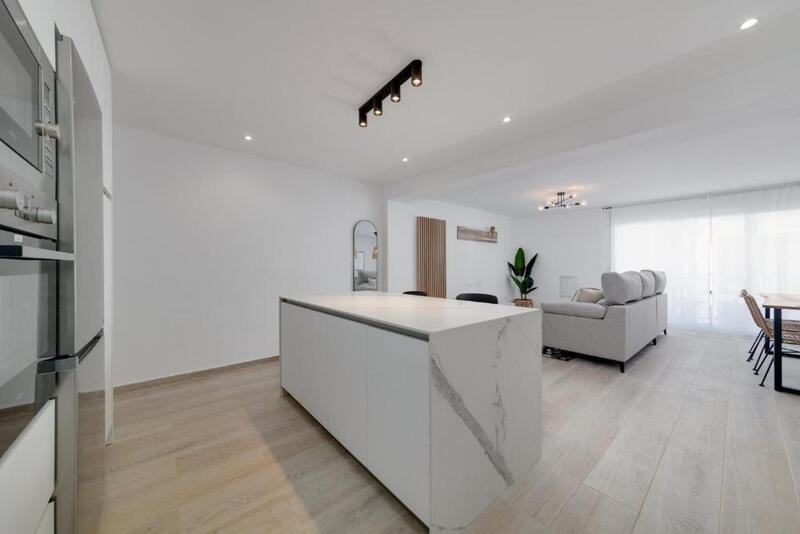 3 спальная комната квартира продается в Torrevieja, Alicante