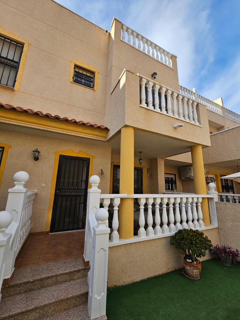 4 soverom Rekkehus til salgs i Guardamar del Segura, Alicante
