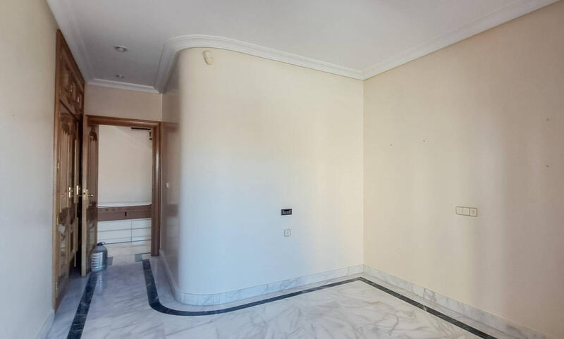 6 bedroom Apartment for sale
