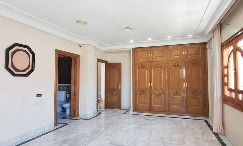 6 bedroom Apartment for sale