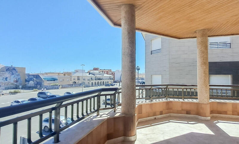 6 bedroom Apartment for sale