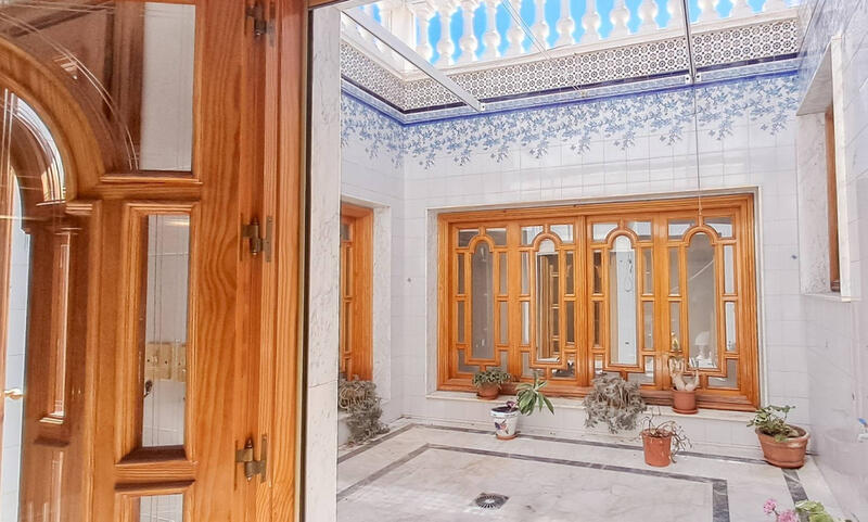 6 bedroom Apartment for sale