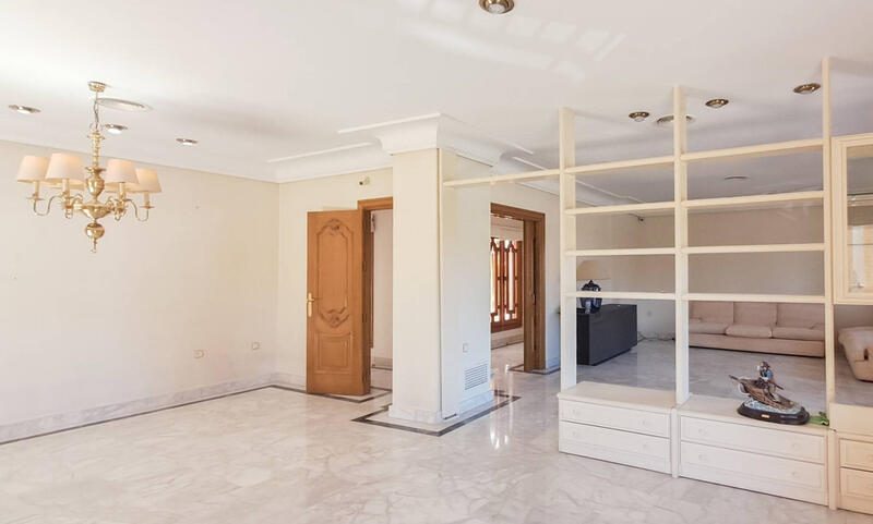 6 bedroom Apartment for sale
