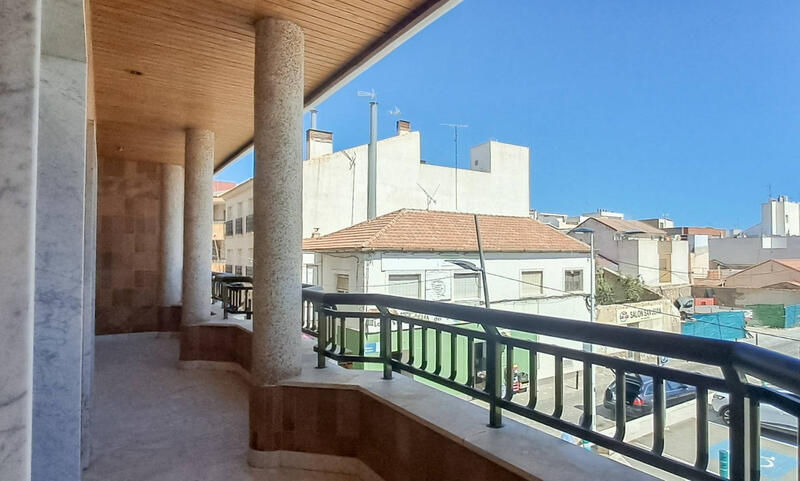 6 bedroom Apartment for sale