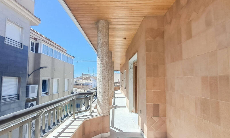 6 bedroom Apartment for sale