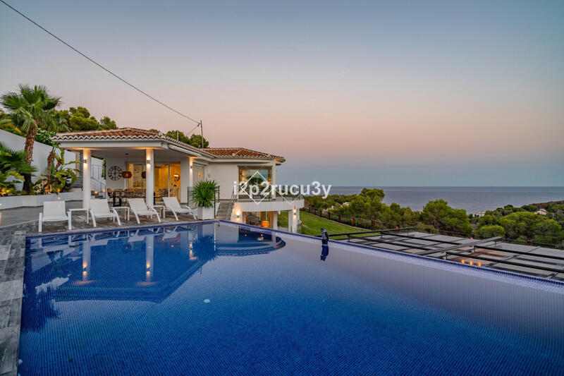 5 Schlafzimmer Villa zu verkaufen in Benissa, Alicante