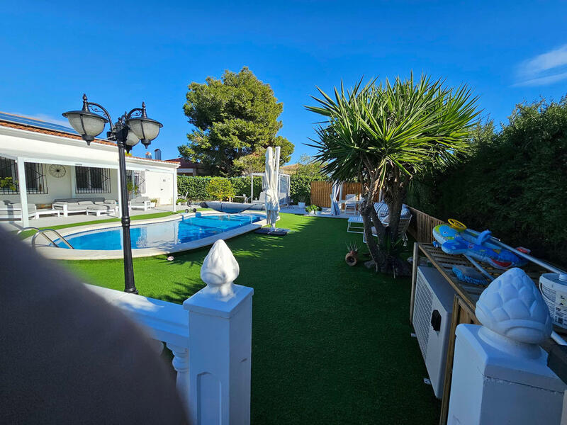 4 Cuarto Villa en venta