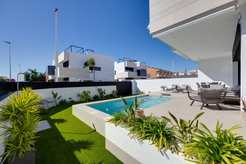 Villa Te koop in Pilar de la Horadada, Alicante