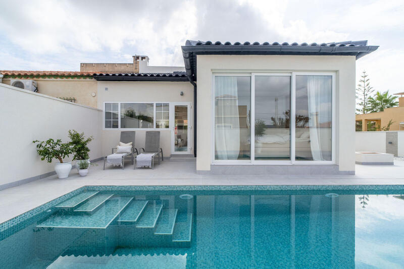 Villa til salgs i Torrevieja, Alicante