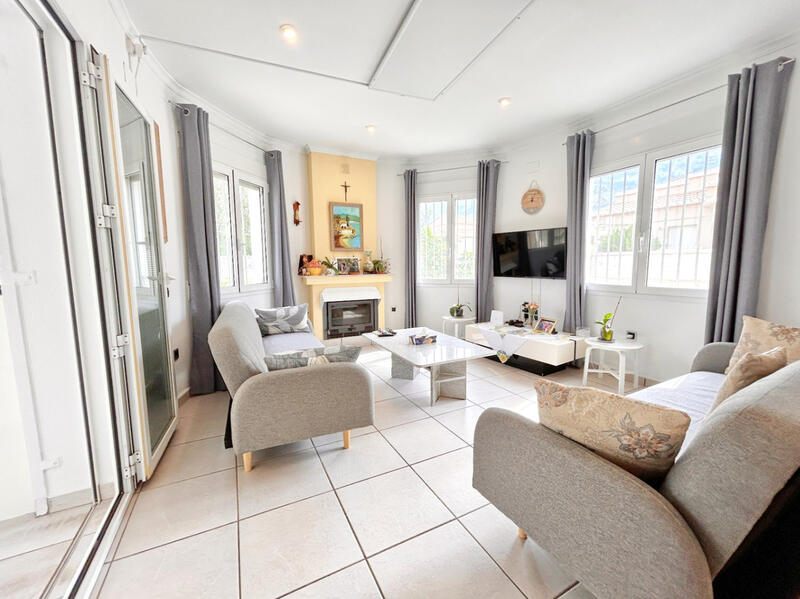 Villa en venta en Denia, Alicante