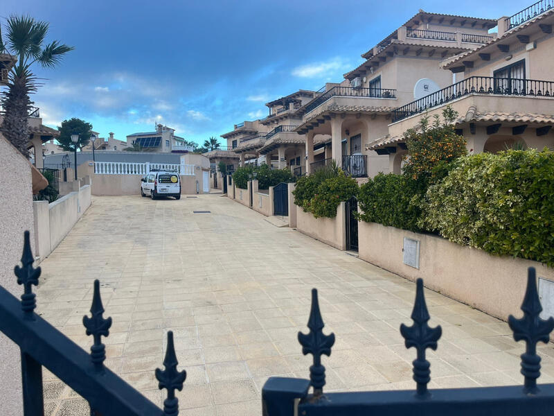 3 Schlafzimmer Stadthaus zu verkaufen in Villamartin, Alicante