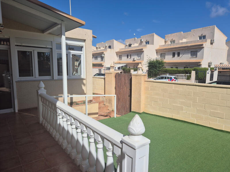Villa till salu i Playa Flamenca, Alicante