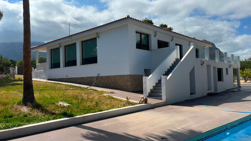 4 slaapkamer Villa Te koop in La Nucia, Alicante